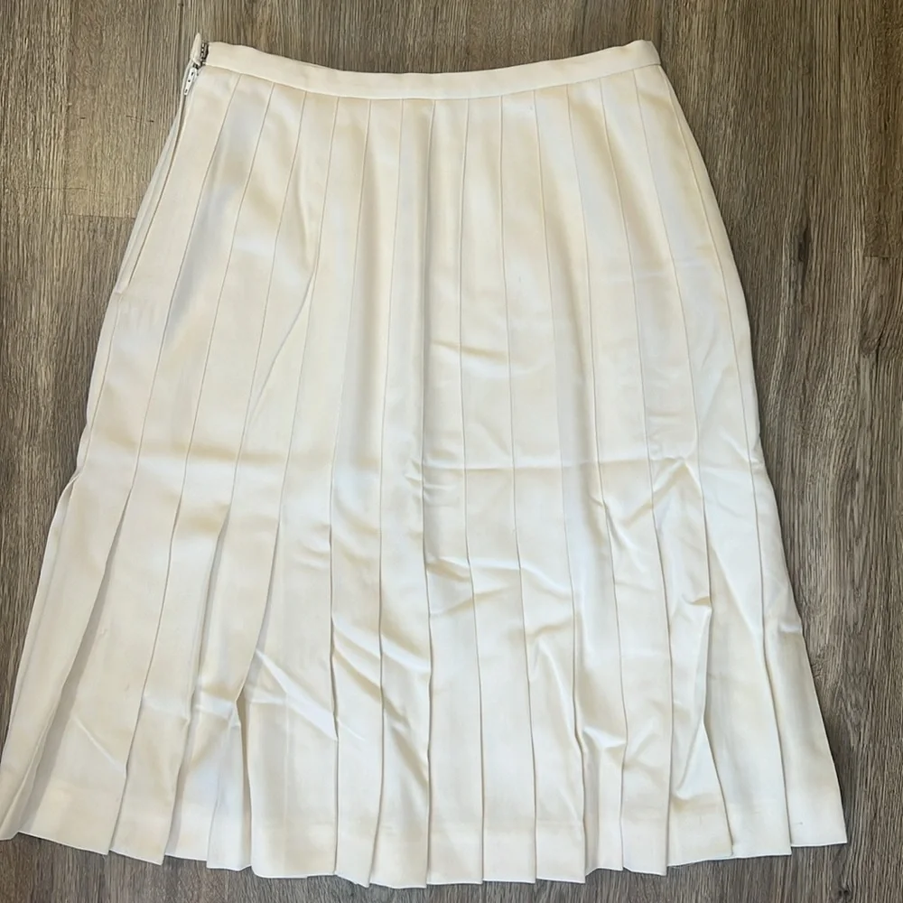 Dana Buchman pleated skirt Size 10